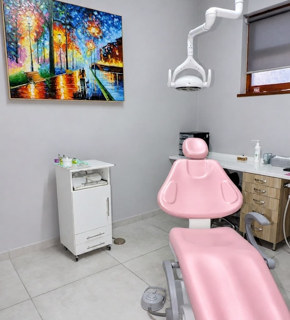 A treatment room at Moss Dental with a modern dental chair